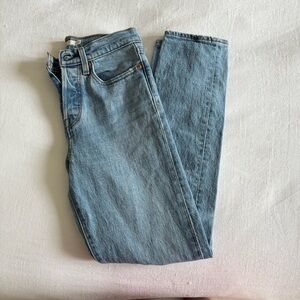 Levi’s Women’s Light Wash Wedgie Jeans, size 24